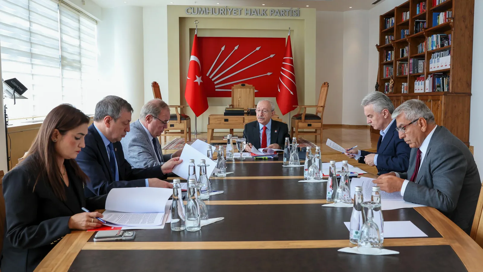 CHP Ekonomi Masası’nı acil topladı; Kılıçdaroğlu: Mademki sorunları biliyordunuz, neden zamanında önlem almadınız?
